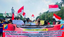 Gerakan Mahasiswa dan Pemuda Sulsel Berdemonstrasi di Depan Istana Presiden, Begini Tuntutannya - JPNN.com