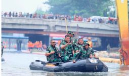 Jenderal Maruli Masuk ke Kali, Ciliwung Makin Bersih - JPNN.com