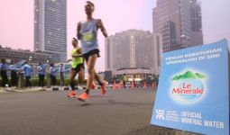 Sediakan 22 Water Station, Le Minerale Penuhi Hidrasi Para Pelari di Jakarta Running Festival 2024 - JPNN.com