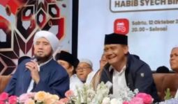 Habib Syech Sebut Ahmad Lutfi Tidak Pernah Berubah, Lalu Guyon Soal Peci - JPNN.com