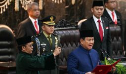 Prabowo Pakai Busana yang Dahulu Identik dengan Demang - JPNN.com