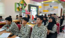 Bea Cukai Mengenalkan Pendidikan Kepabeanan Lewat Kunjungan ke Sekolah-Sekolah - JPNN.com