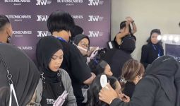 Dipakai Selebritas, Brand Lokal Ona Hairdryer Hadir di JFW 2025 - JPNN.com