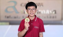 Siswa SMP Cahaya Rancamaya Raih Emas di Singapore Math Challenge 2024 - JPNN.com