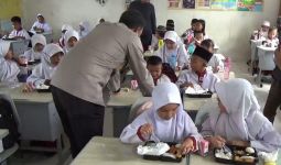 Ribuan Pelajar di Kediri Terima Manfaat Program MBG - JPNN.com