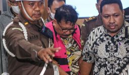 Mantan Pejabat MA Zarof Ricar Jalani Sidang Perdana - JPNN.com