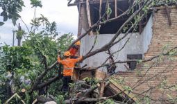 Belasan Rumah di Bondowoso Rusak Diterjang Angin Puting Beliung - JPNN.com