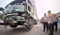 Momen Mencekam Truk Kontainer Tabrak Lari Belasan Kendaraan di Tangerang, Mengerikan - JPNN.com