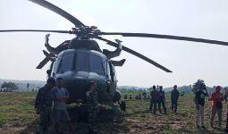 Oli Bocor, Helikopter TNI AD Mendarat Darurat di Persawahan Blora - JPNN.com