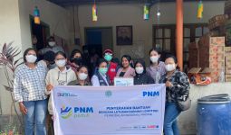 Gerak Cepat, PNM Peduli Salurkan Bantuan Warga Terdampak Erupsi Gunung Lewotobi - JPNN.com