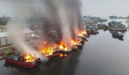 Belasan Kapal Ikan Terbakar di Pelabuhan Pekalongan, Ini Daftarnya - JPNN.com