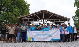 Pegawai PLN Indonesia Power UBH Tanam Pohon Mangrove di Bekasi - JPNN.com