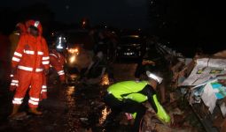 Polisi Segera Periksa Sopir Truk yang Tabrak Belasan Kendaraan di Tol Cipularang - JPNN.com