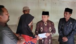 Jazuli Juwaini Kunjungi dan Berikan Bantuan untuk Keluarga Rouf - JPNN.com