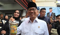 Mendes Yandri Ajak Warga Desa Fokus Kembangkan Produk Lokal - JPNN.com