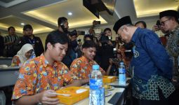 Mendikdasmen Abdul Mu'ti: Makan Bergizi Gratis Membentuk Karakter & Kepribadian Mulia - JPNN.com