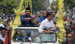 Jokowi Dampingi Ahmad Luthfi dan Gus Yasin Pawai, Disambut Puluhan Ribu Warga Banyumas - JPNN.com