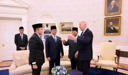 Momen Seskab Teddy Dampingi Presiden Prabowo Temui Presiden Joe Biden di Gedung Putih - JPNN.com