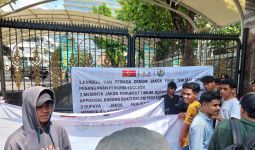 Mahasiswa Demo di Kejagung, Desak Presiden Prabowo Tindak Jaksa Nakal - JPNN.com