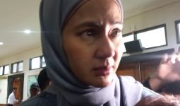 Wajah Paula Verhoeven Tampak Sembab Setelah Keluar dari Persidangan - JPNN.com