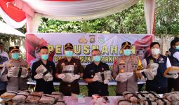 Polres OKU Timur Musnahkan 35,74 Kilogram Ganja Kering - JPNN.com