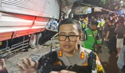 Kecelakaan Truk Aki Rem Blong di Turunan Silayur Semarang, Dua Orang Meninggal Dunia - JPNN.com