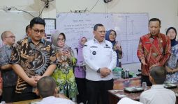 Dukung Program Pemerintah, Pemkot Palembang Bagikan Makanan Bergizi Gratis ke Pelajar SMP 10 - JPNN.com