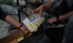 Tekan Peredaran Rokok Ilegal, Bea Cukai Gelar Operasi Pasar di Makassar & Banjarmasin - JPNN.com