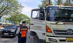 Operasi Gabungan Pemkot Tangsel, Puluhan Truk Pelanggar Jam Operasional Terjaring - JPNN.com