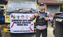 Polisi Bersenjata Kawal Pendistribusian Logistik Pilkada di Inhu - JPNN.com