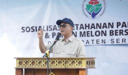 Kaget Lihat Jalan Rusak Parah di Kabupaten Serang, Mendes Yandri Hubungi Menteri PU - JPNN.com