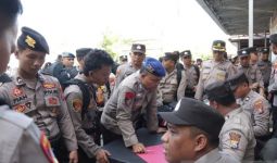 Heboh Insiden Carok Pendukung Cabup, Brimob Hingga Marinir Dikerahkan ke Sampang - JPNN.com