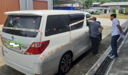 Bea Cukai Serahkan Barbuk Kasus Rokok Ilegal ke Kejari Kota Semarang, Ada Mobil Mewah - JPNN.com