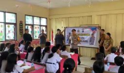 Dukung Program Pemerintah, Polres Bolmong Bagikan Makanan Gratis kepada Siswa SD - JPNN.com