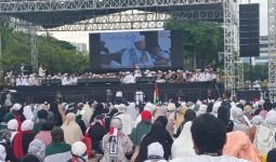 Berdiri di Depan Massa Reuni Akbar PA 212, Habib Rizieq Menyampaikan Pesan, Lantang - JPNN.com