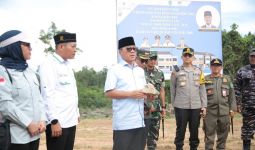 Kunjungi Desa di Kaltim, Mendes Yandri Ingin Tingkatkan Kesejahteraan Warga - JPNN.com