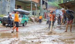 Tim BTB Bersihkan Musala dan Rumah Warga Sukabumi Pascabencana - JPNN.com