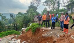 Puluhan Rumah Warga di Lebak Rusak Akibat Pergerakan Tanah - JPNN.com