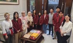 Dukung UMKM Naik Kelas, Untar & Renata Hampers Hadirkan Kaus Batik - JPNN.com