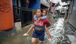 Banjir Rob Menggenangi 6 RT di Marunda dan Pluit Jakarta Utara - JPNN.com