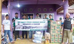 J&T Cargo Salurkan Bantuan untuk Korban Banjir Sukabumi dan Cianjur - JPNN.com