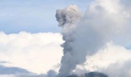 Gunung Ibu Erupsi 2 Kali, Lontarkan Abu Setinggi 500 Meter - JPNN.com