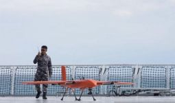 Pusat Penerbangan TNI AL Uji Fungsi Drone VTOL di Atas KRI Semarang-594 - JPNN.com