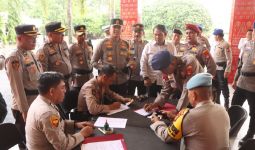 Cegah Penyalahgunaan, AKBP Ruri Cek Senjata Api Dinas Personel Polres Banyuasin - JPNN.com