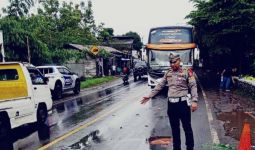 Ngeri, Rem Truk Blong Tabrak Beberapa Kendaraan di Sukabumi, Ibu Hamil Meninggal - JPNN.com