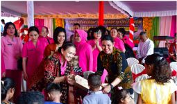 Rayakan Hari Natal Bersama Anak-anak Penyintas Lewotobi, Istri Kapolri Berikan Kado Spesial - JPNN.com