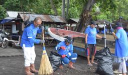 Rekind Gelar Aksi Bersih-Bersih Pantai Gili Lampu, Wujud Nyata Peduli Lingkungan - JPNN.com