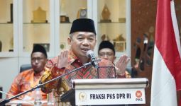 Ketua Fraksi PKS: Penurunan Biaya Haji Kado Manis untuk Jemaah di Awal 2025 - JPNN.com