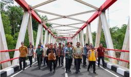 Penjabat Gubernur Jateng Resmikan Jembatan Sucipto Suwigo di Magelang, Masyarakat Antusias - JPNN.com