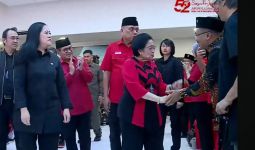 Masuk ke Ruangan Acara HUT PDIP, Megawati Langsung Menyalami Sosok Ini - JPNN.com